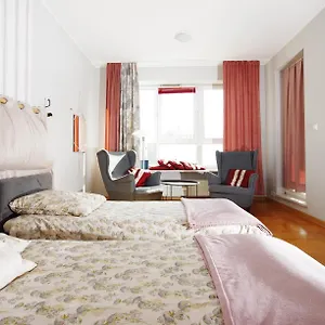 Homestay Totutotam, Warsaw